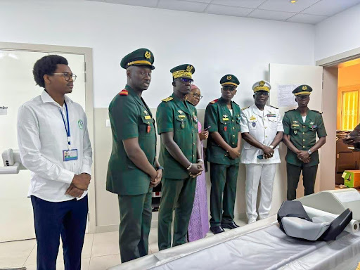 Scanner et microscope opératoire à l’Hôpital Militaire de Ouakam